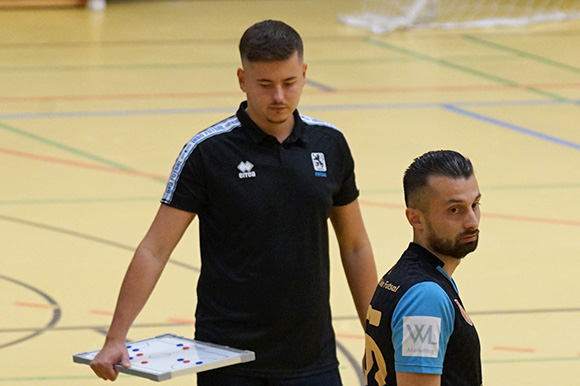 Trainer Josip Crnoja hat mit Personalproblemen zu kämpfen. Foto: Joachim Mentel