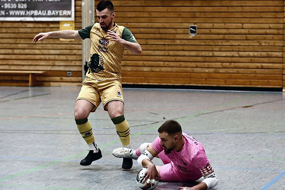 Robert Juric traf in Pfarrkirchen doppelt für die Futsallöwen. Foto: Thomas Martner