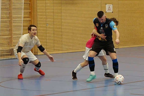 Nach dem Ausgleich zum 4:4 durch Valentino Gavric waren die Futsallöwen endgültig am Drücker. Foto: Joachim Mentel